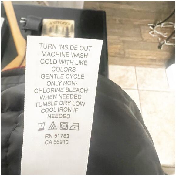 Maurice’s Red Buffalo Plaid Flannel Puffer Zip Up Vest Size XL Outdoors Hunting - Picture 10 of 10